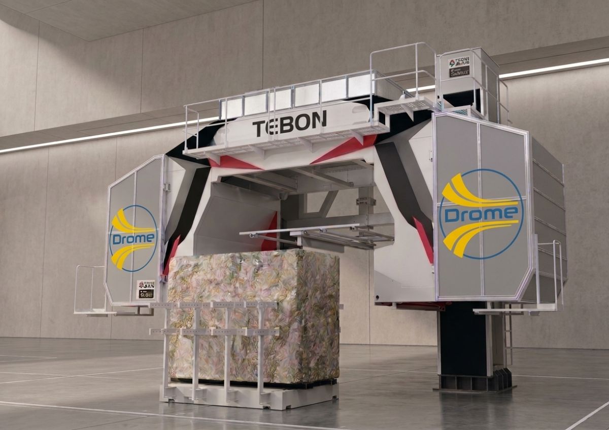 Drome multiwire machine cutting a stone block into slabs